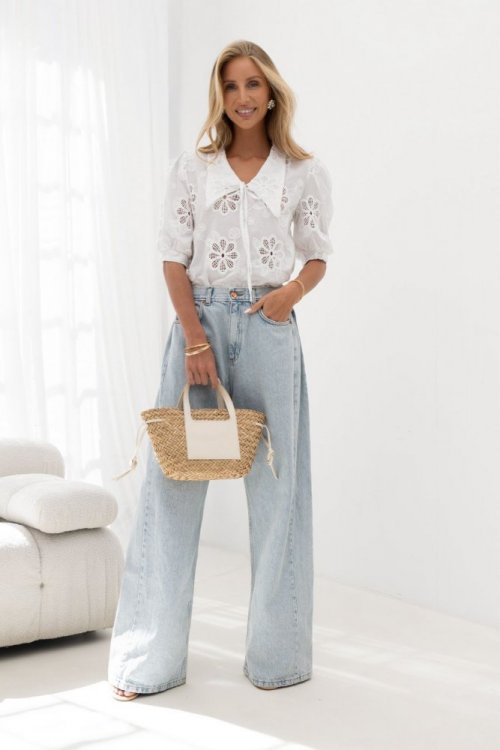 Bluzka z haftem MONICA biała
