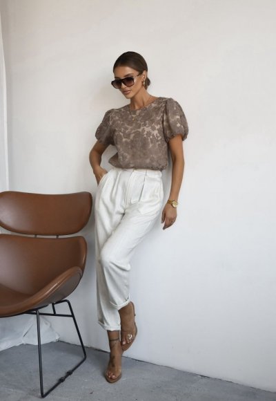 Bluzka z haftem BLINK mokka 2