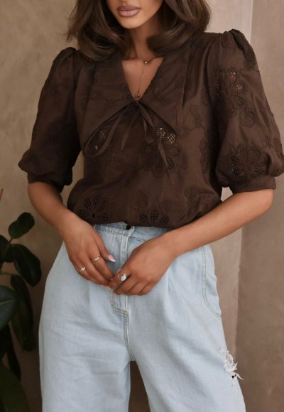 Bluzka z haftem MONICA brązowa