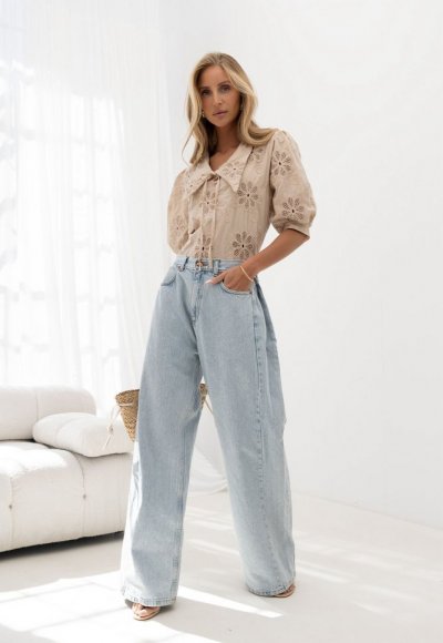 Bluzka z haftem MONICA beżowa 1