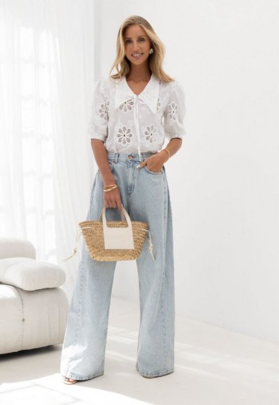 Bluzka z haftem MONICA biała